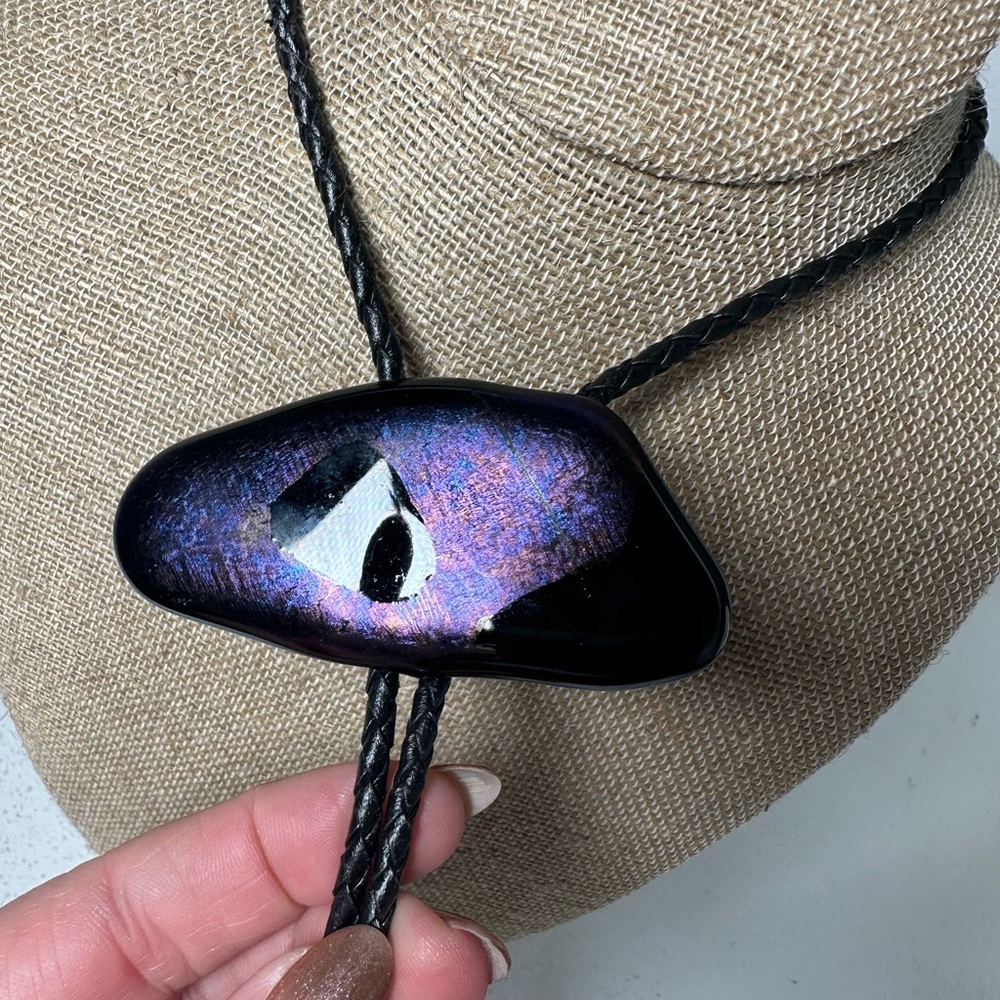Vintage Iridescent Bolo Tie Necklace Purple Black Stone Western Bolo Unisex - Picture 4 of 5